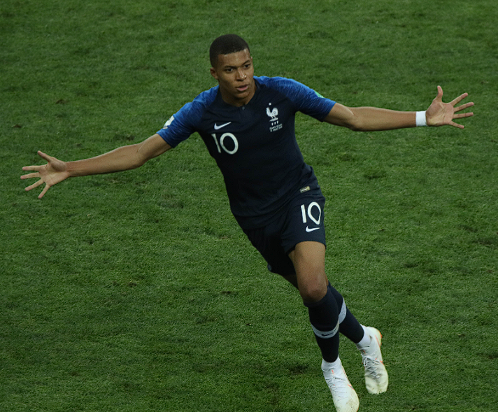 <a href='/news/tag/286.html' style='color: blue;'>皇马</a>主场力克瓦伦西亚:<a href='/news/tag/1198.html' style='color: blue;'>姆巴佩</a>梅开二度闪耀伯纳乌